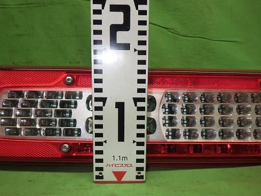 新車外し UD クオン 純正 LED テールランプ テールライト 左右セット