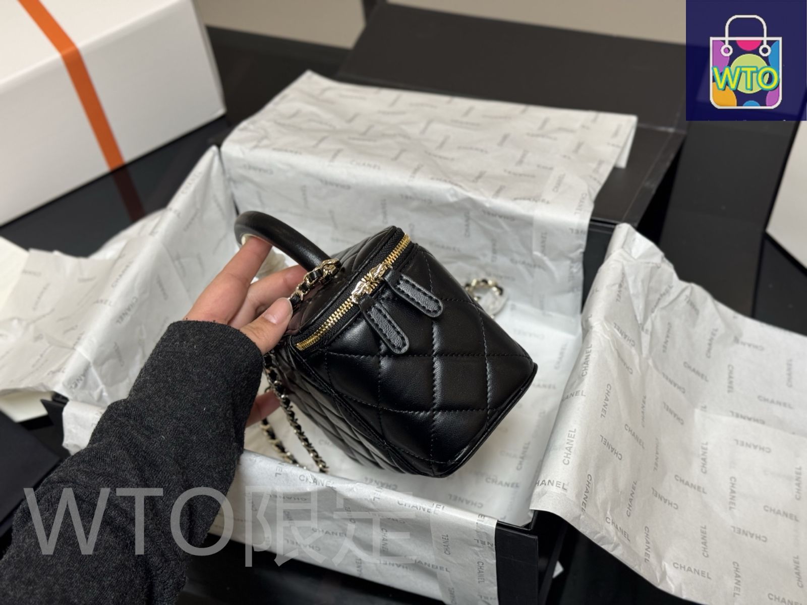 メル11800 今日特価】Chanel Handle Makeup Box ハンドルメイクボックス