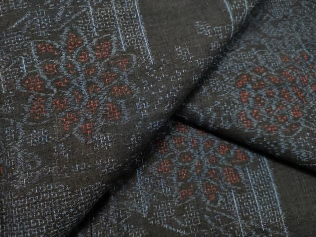 平和屋着物○本場結城紬 重要無形文化財 100亀甲 流水草花文 正絹 逸品  