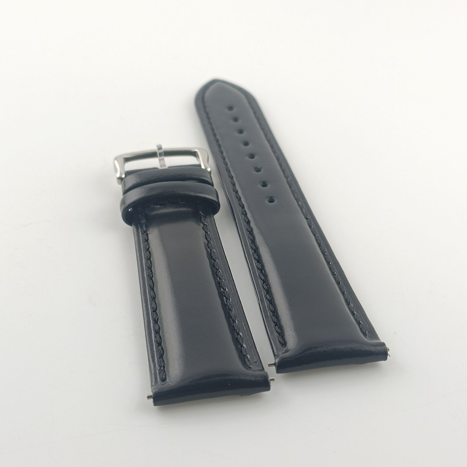 カルティエ　レザーブレスレット　替えベルトつき。正規美品。 カルティエ レザーブレスレット 替えベルトつき。正規美品