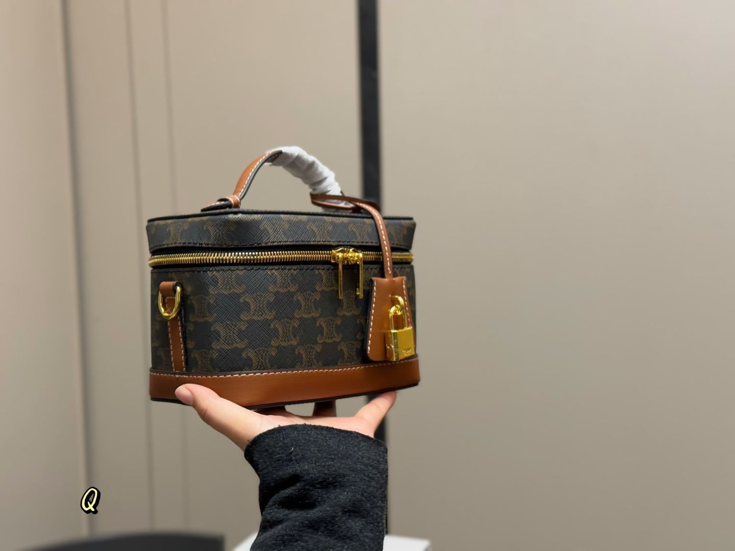 CELINEセリーヌ　ヴァニティバッグ　化粧ポーチ　大容量 Celine] バニティ 化粧ポーチ｜本日限定特価｜新品未使用-WTO