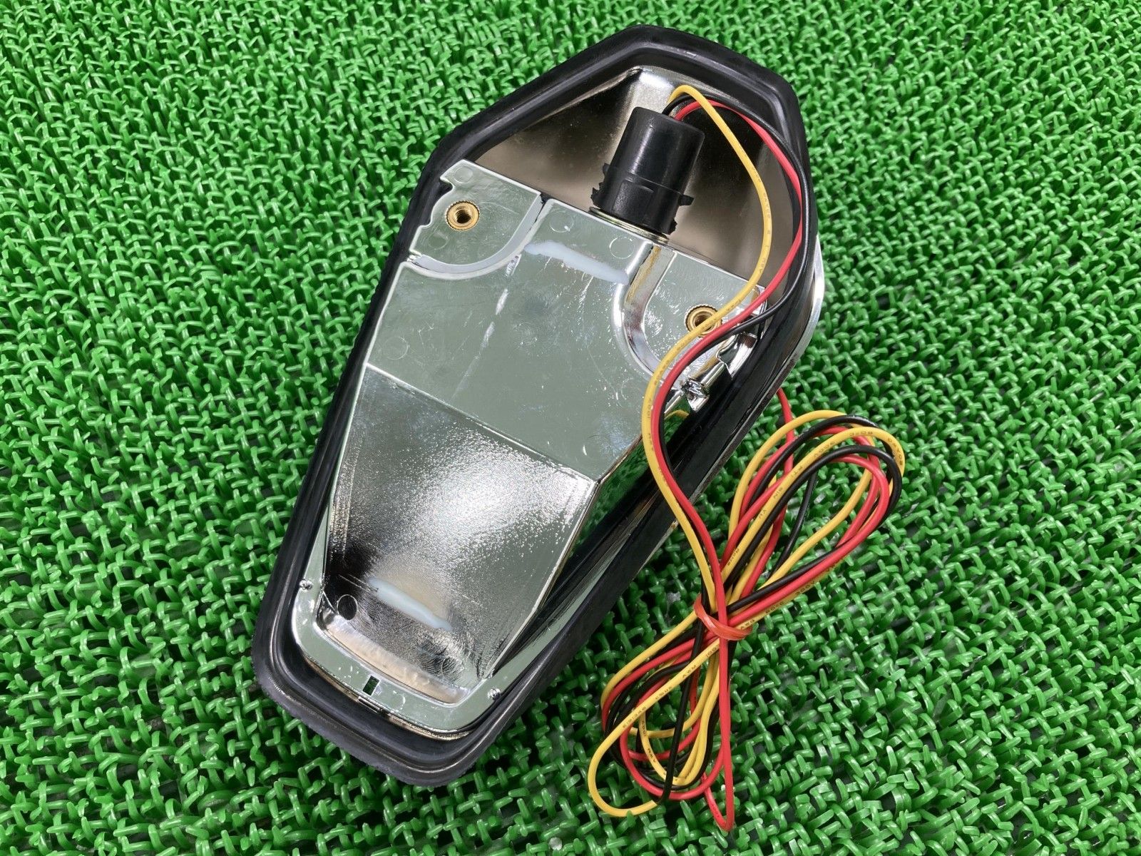 BIGONE製VTX1800 テールランプ 社外 バイク 部品 SC46 LEDクリアテール リボルバータイプ 綺麗 良品 割れ欠け無し 【中古】 23