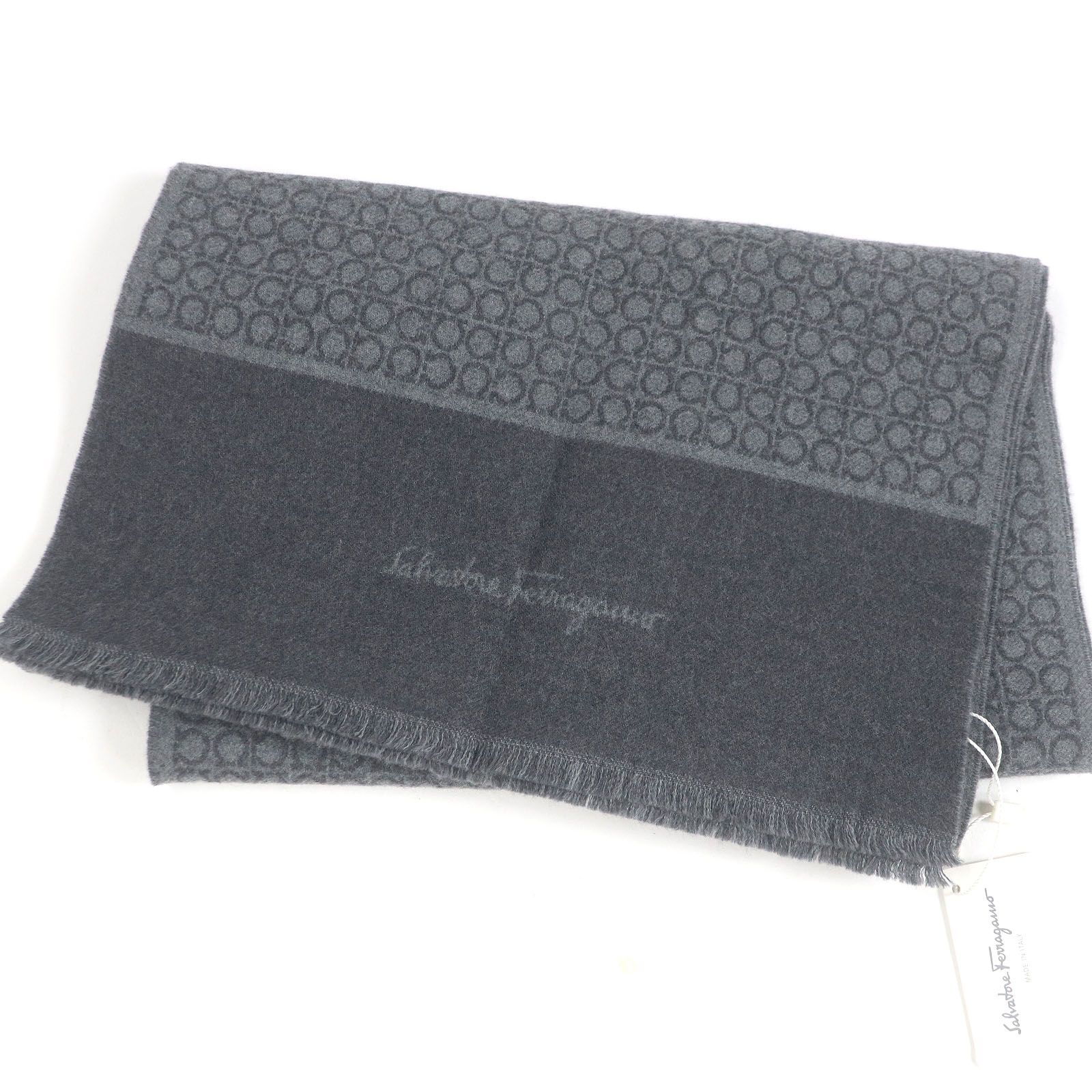 ♥品□Salvatore Ferragamo サルヴァトーレフェラガモ ウール100％ ガンチーニ 総柄 フリンジマフラー グレー イタリア製 メンズ
