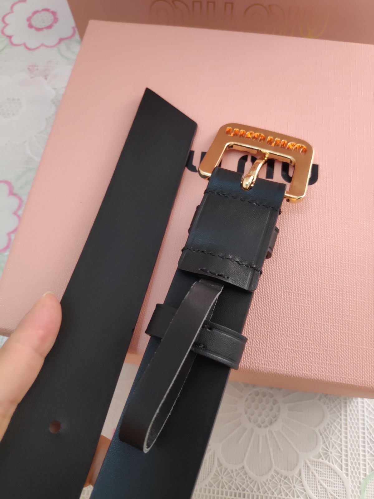 金色ロゴバックル