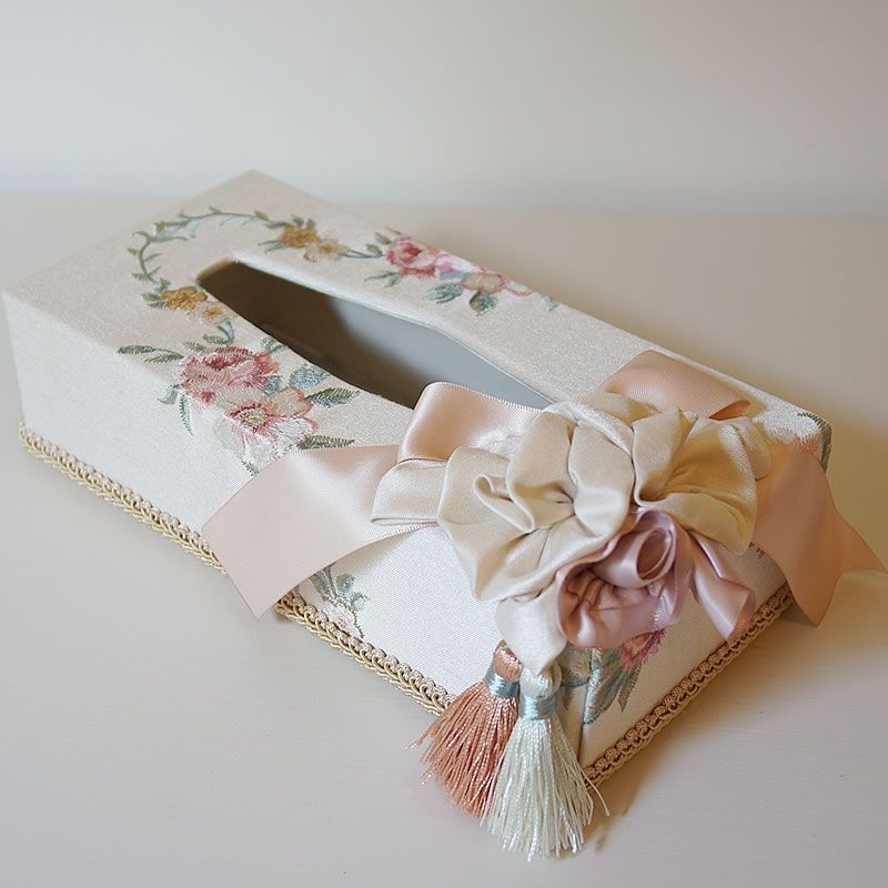 ジェニファーテイラー Jennifer Taylor ティッシュボックス おしゃれ カバー ケース Petit Trianon プチトリアノン 刺繍 花 タッセル cushion おしゃれ インテリア雑貨