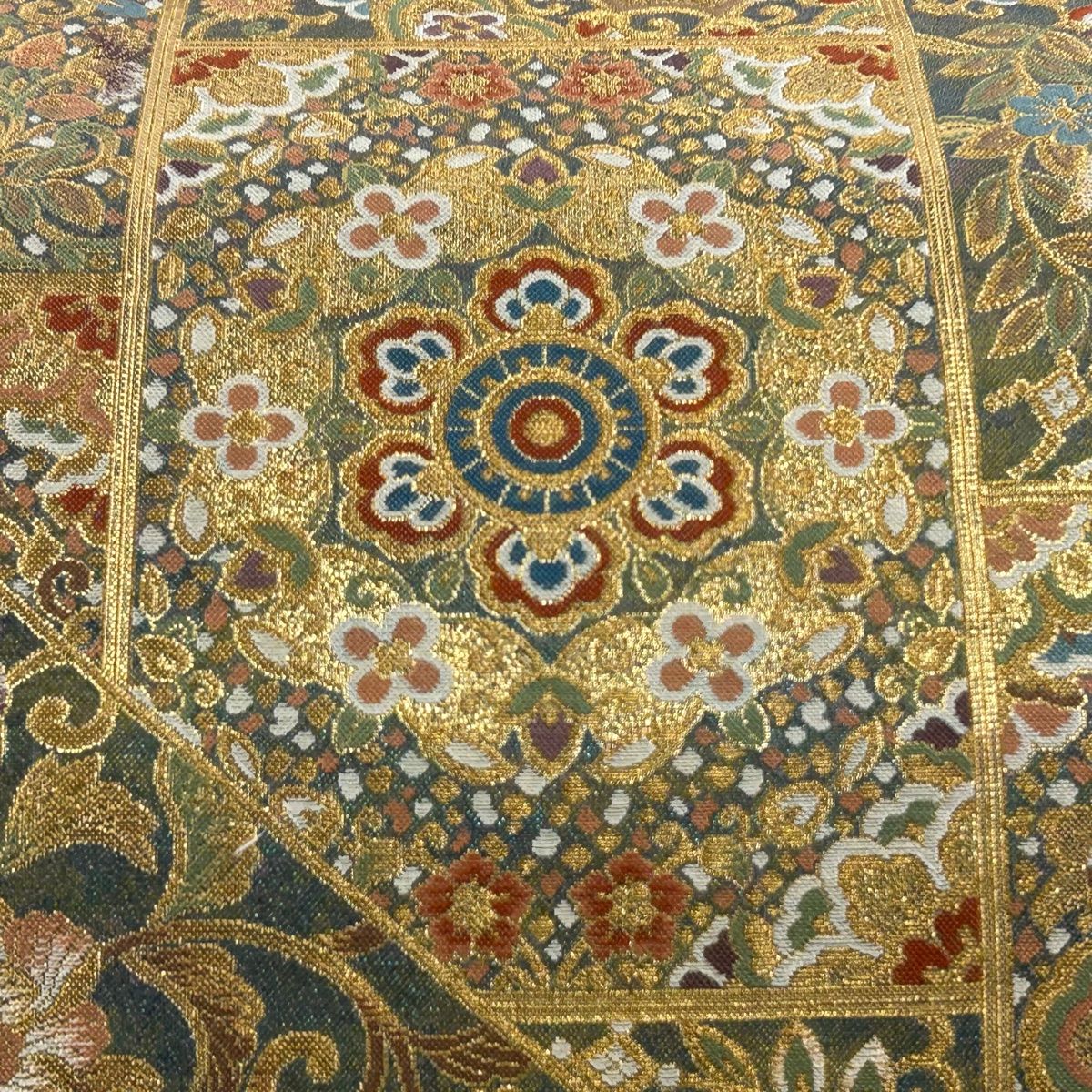 袋帯 美品 秀品 草木染 花喰鳥華文 鳥 箔 刺繍 茶色 六通 正絹 【中古 