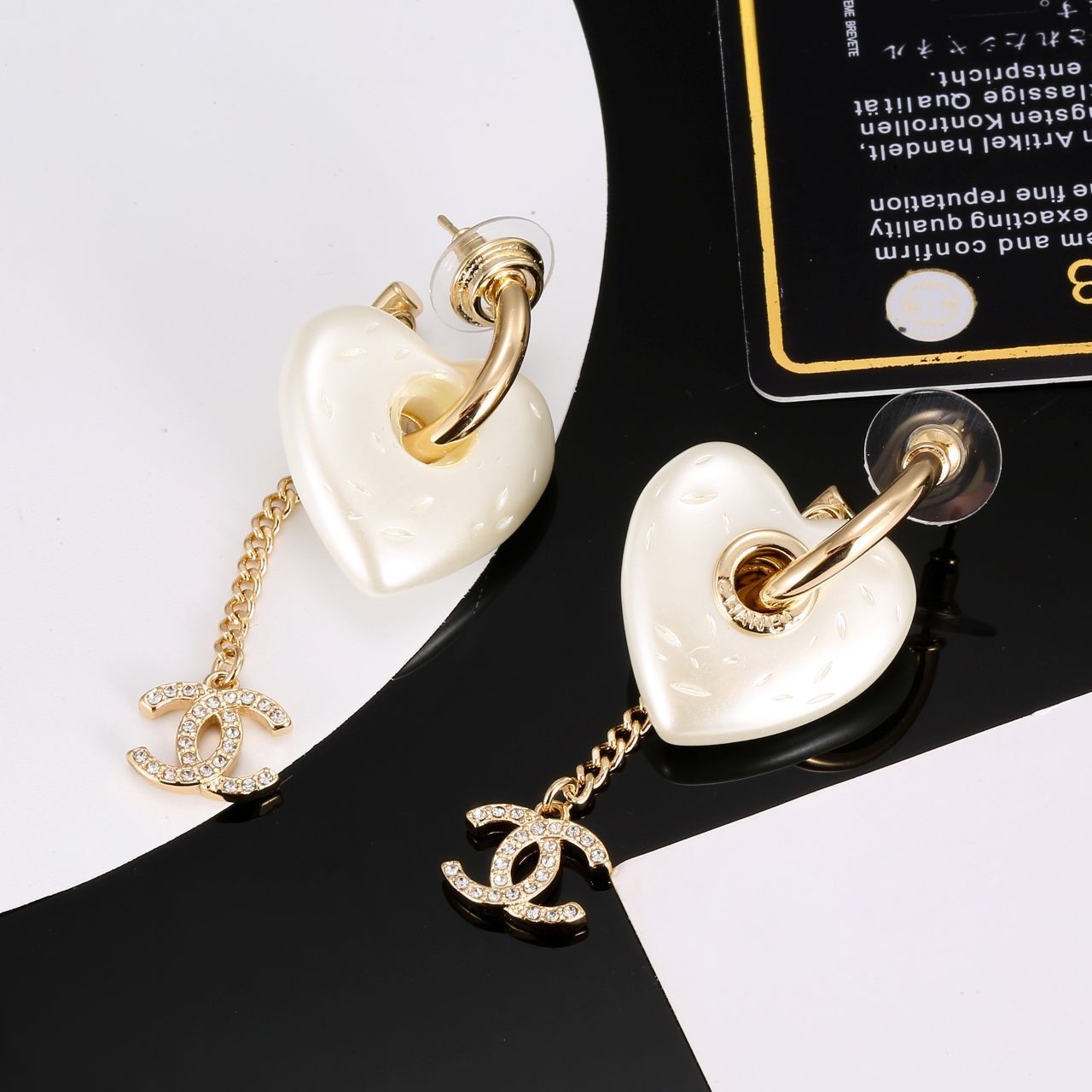 今日特価】Chanel シャネル 浅金色ハート型イヤリング 最新潮流