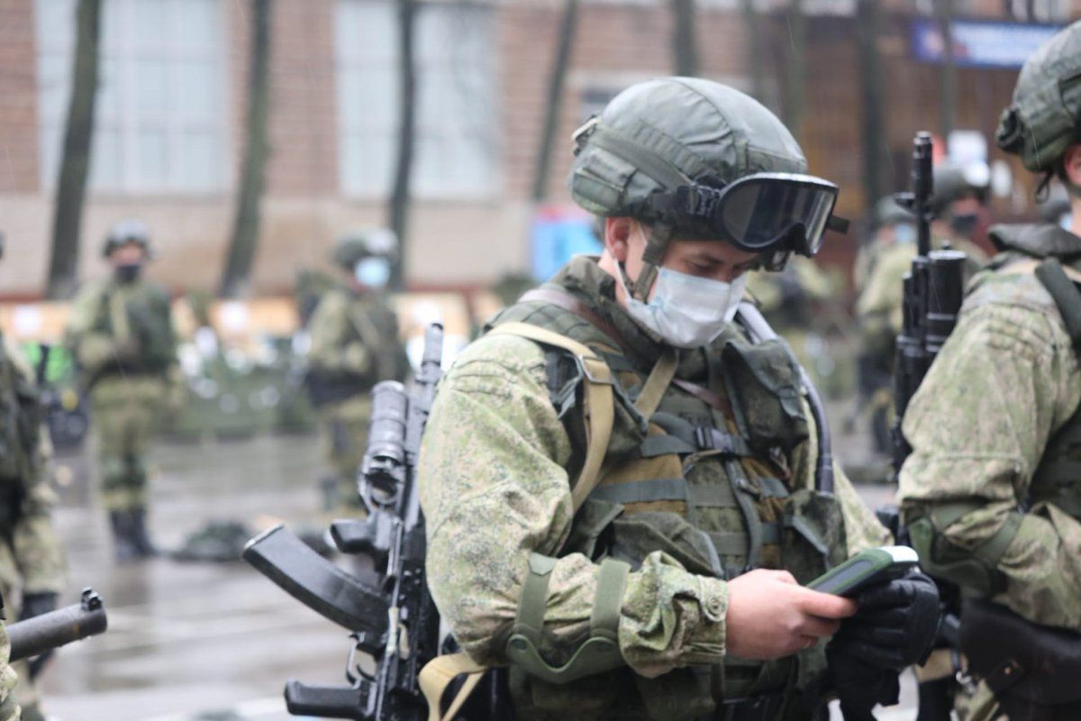 ロシア軍　デジタルフローラカモフラージュ　ほぼ新品　サイズ　48／4 Amazon.co.jp: ロシア軍 サマースーツ ジャケット ズボン 上下