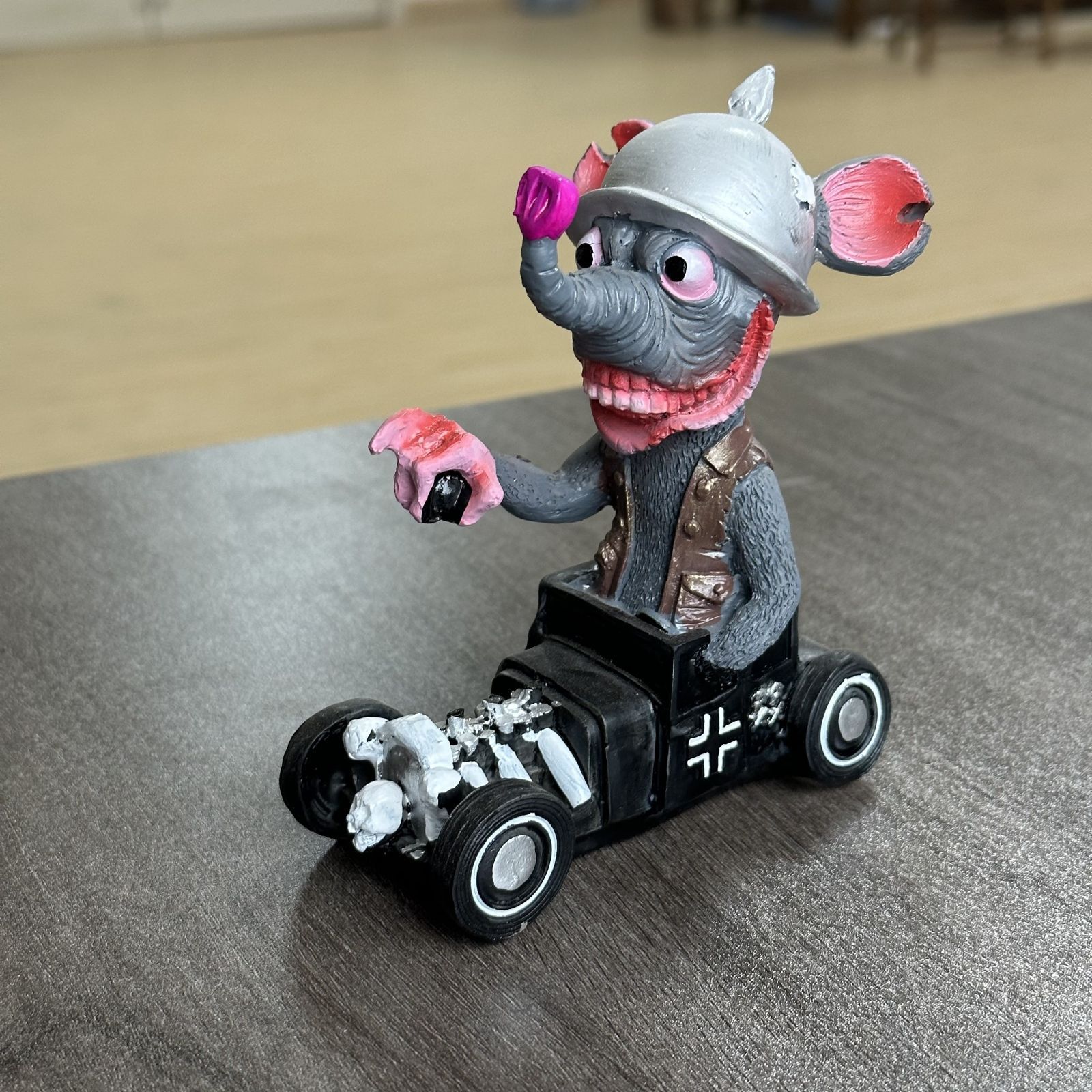 モンスター 置物 12cm 化け物 ねずみ カート ドライブ 車 樹脂製