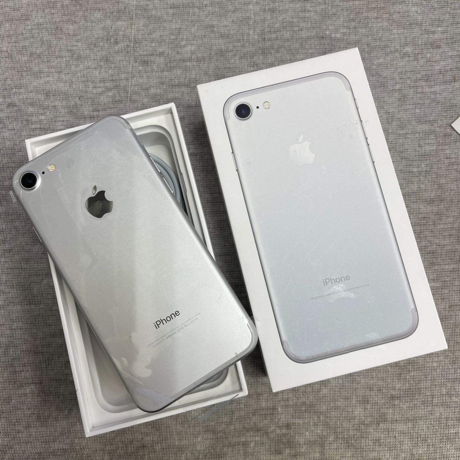iPhone 7 32GB シルバー Sotfbank SIMフリー 送料無料 - メルカリ