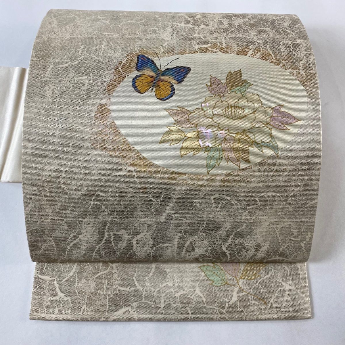 名古屋帯 秀品 関西仕立て 蝶 牡丹 箔 螺鈿箔 クリーム 正絹