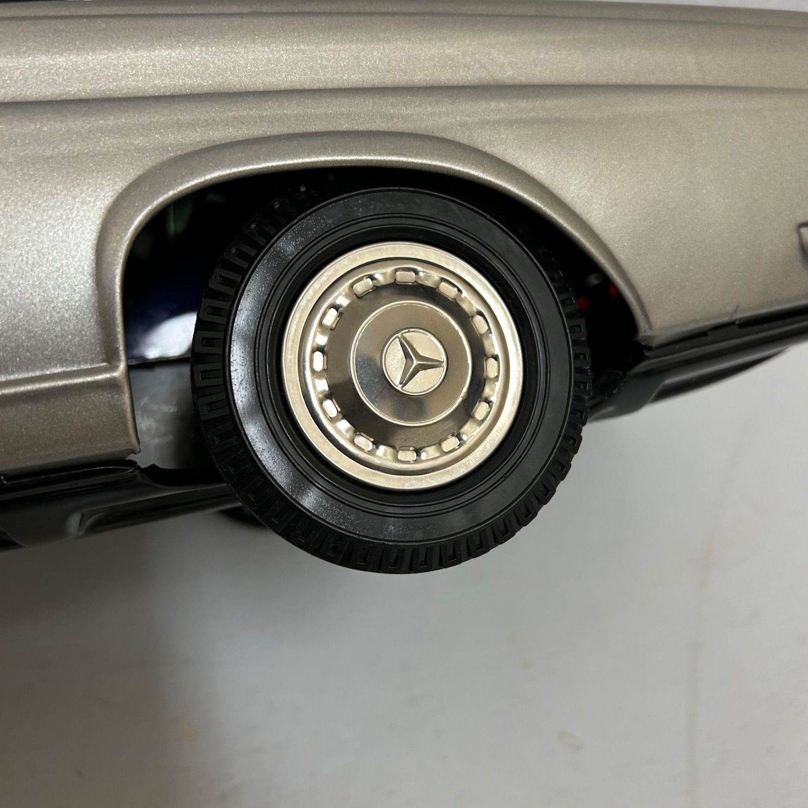 イチコー Mercedes Benz 300SE シルバー 箱付き ブリキ - メルカリ