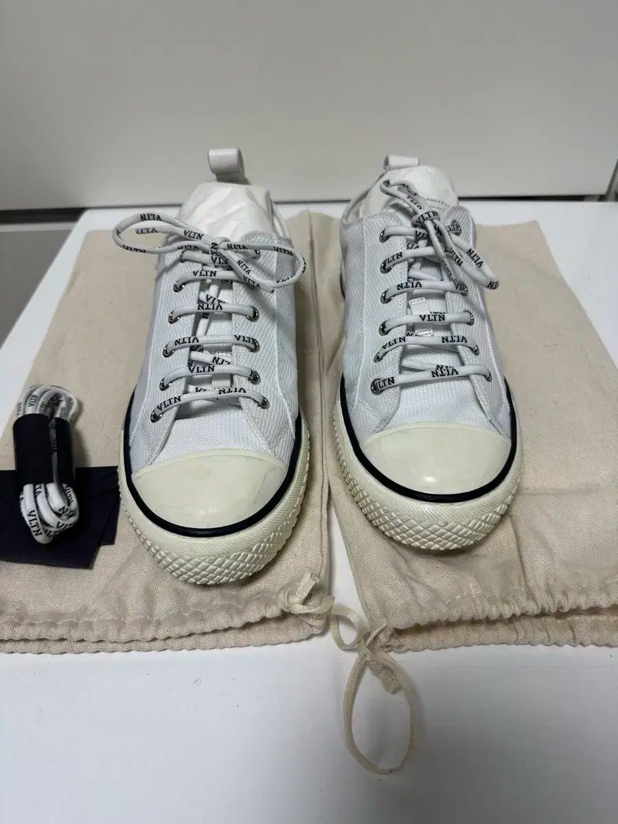 【雷市場（ポンジャン）商品韓国直送】 VALENTINO(ヴァレンティノ) 靴