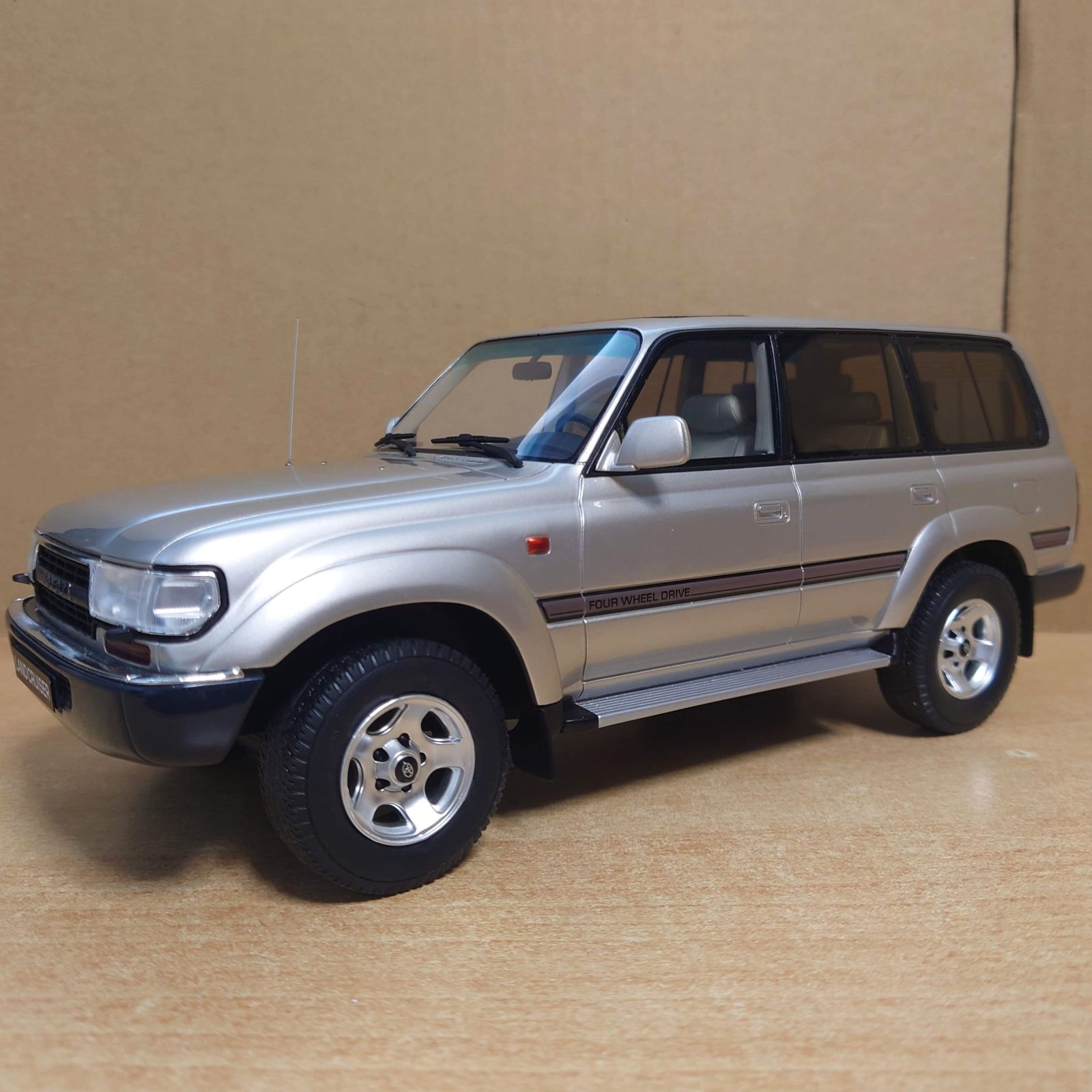 1/18 トヨタ ランドクルーザー HDJ80 1992 (ベージュ) 限定生産 オットー 1/18 トヨタ ランドクルーザー HDJ80 1992 ベージュ