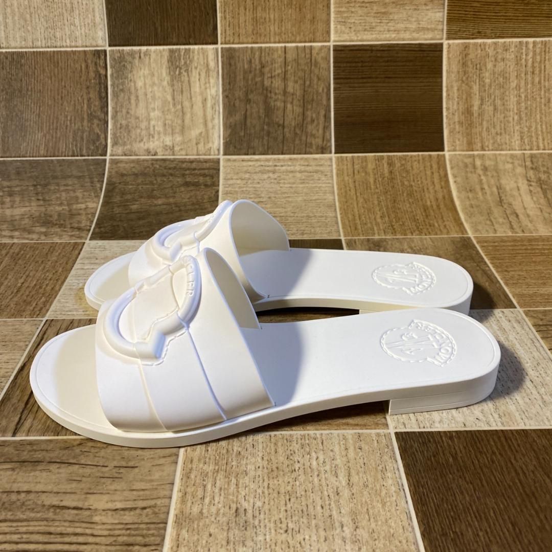 新品未使用！送料込み★MONCLER★サンダル moncler-110_01.jpg