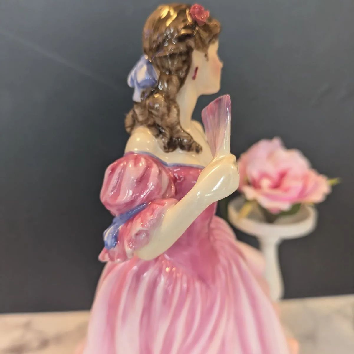 フィギュリンオブザイヤー★ロイヤルドルトン ローレン 1999年 置物人形 陶器 フィギュリンオブザイヤー☆ロイヤルドルトン ローレン 1999年 置物