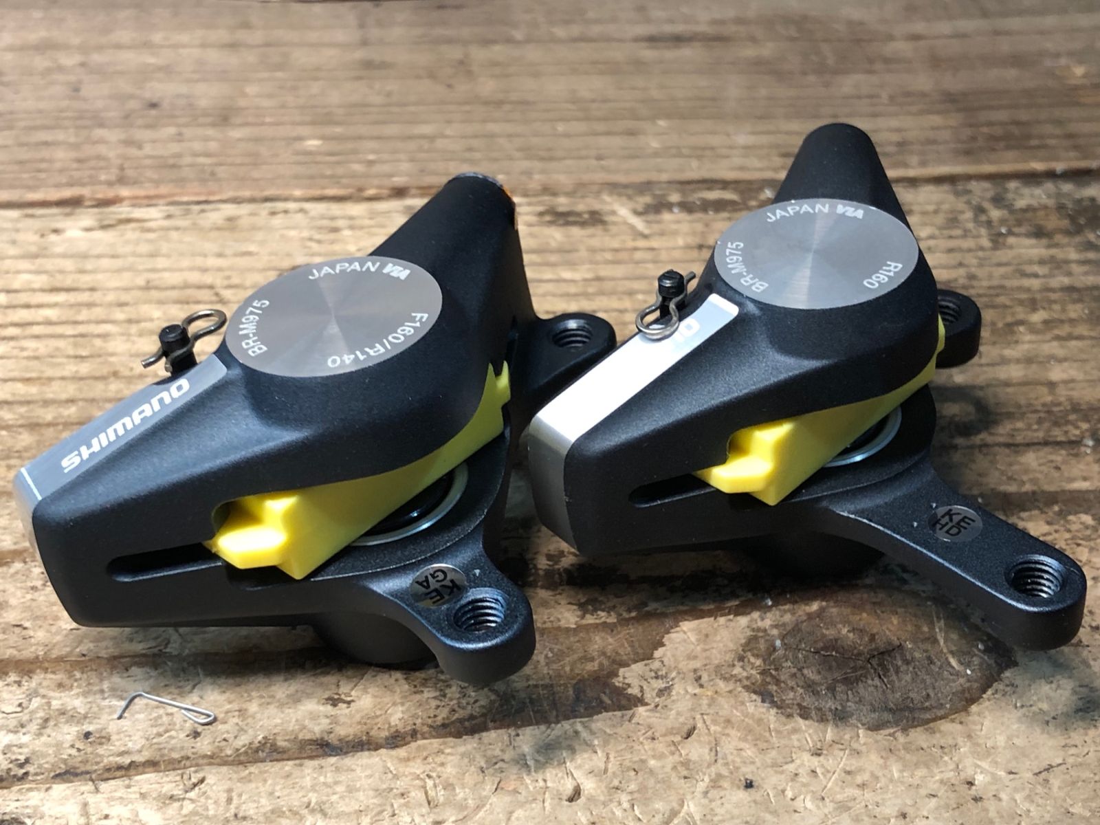 BR-M975 ディスクブレーキキャリパー