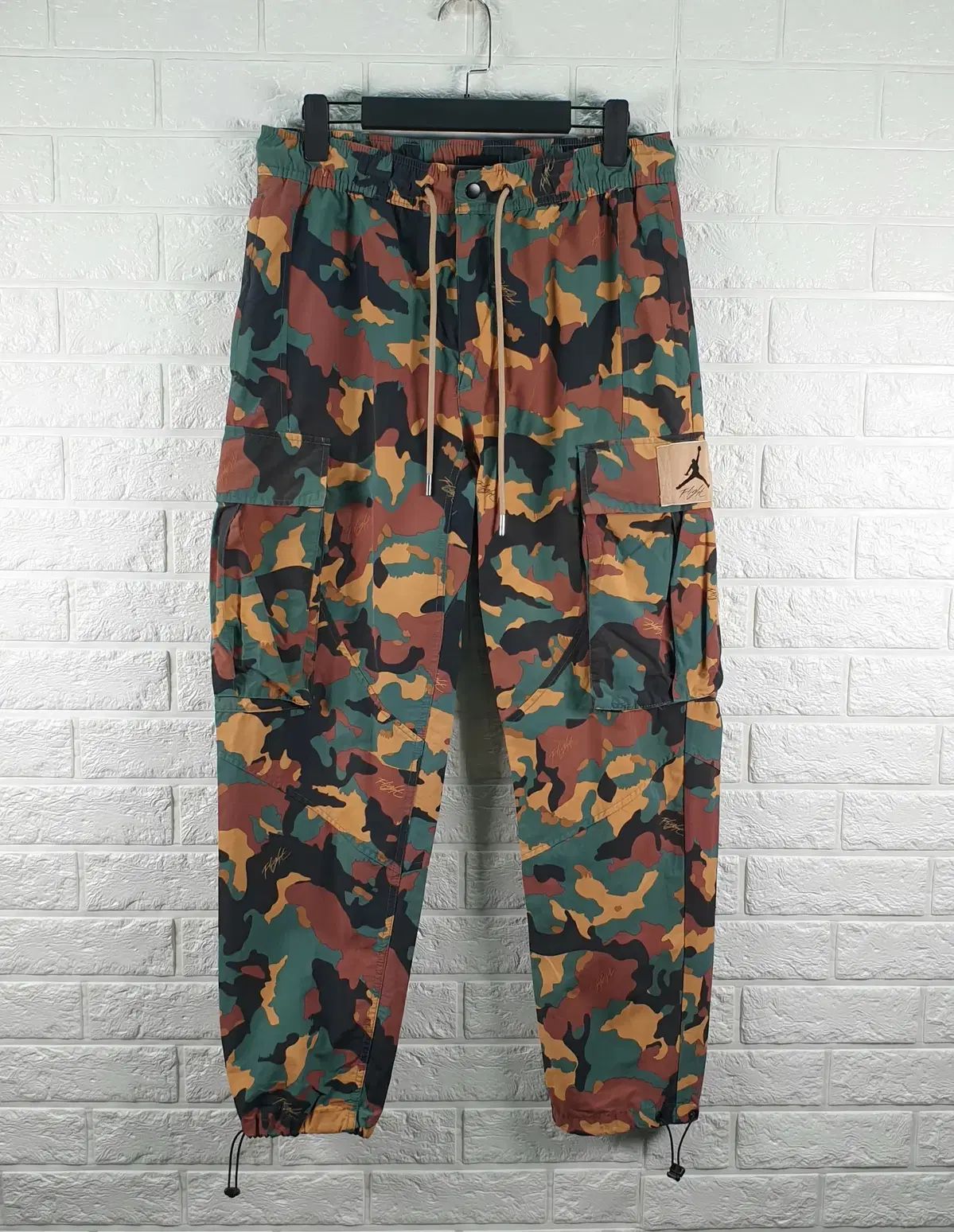 32 Nike(ナイキ） ジョーダン 迷彩 カーゴ パンツ