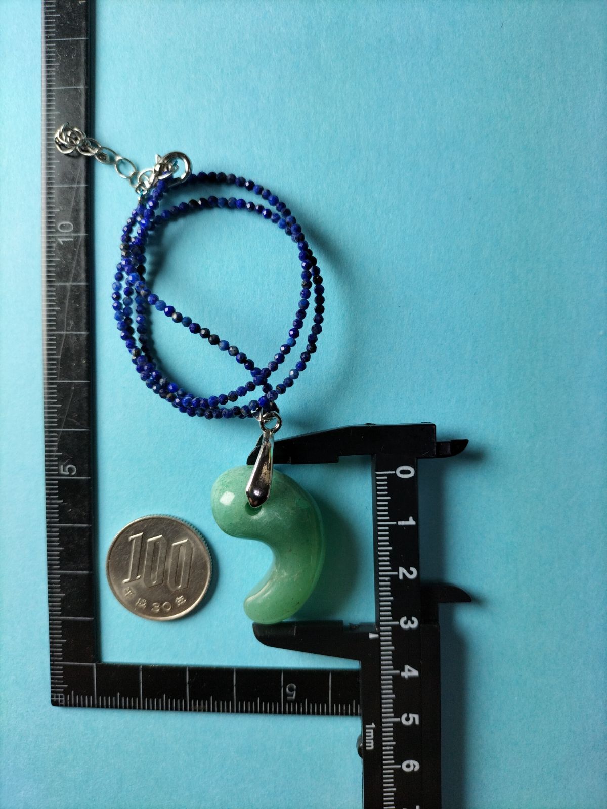 天然石 津軽錦石 の 勾玉(まがたま)です。深緑色！ 【公式通販】