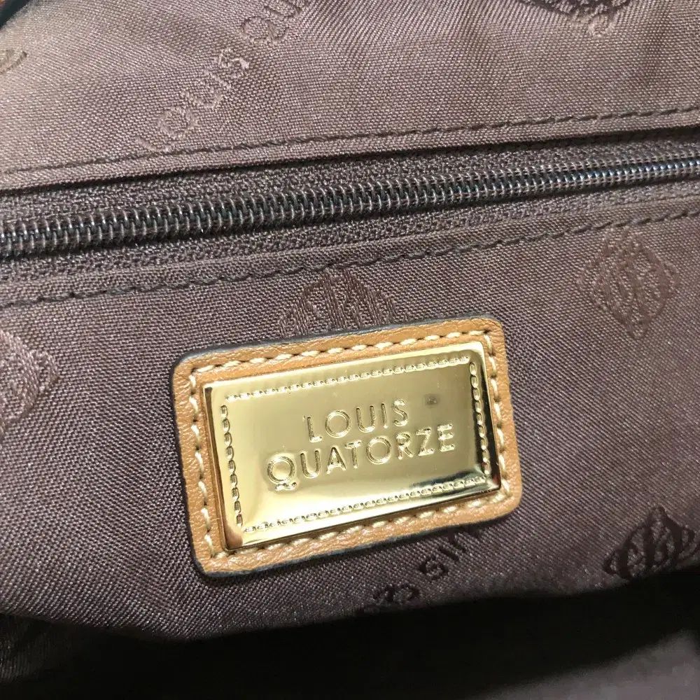 ★Louis Quatorze(ルイキャトルズ)クロスバッグcross bag Louis Quatorze(ルイカトーズ) クロスバッグ （Louis Quatorze
