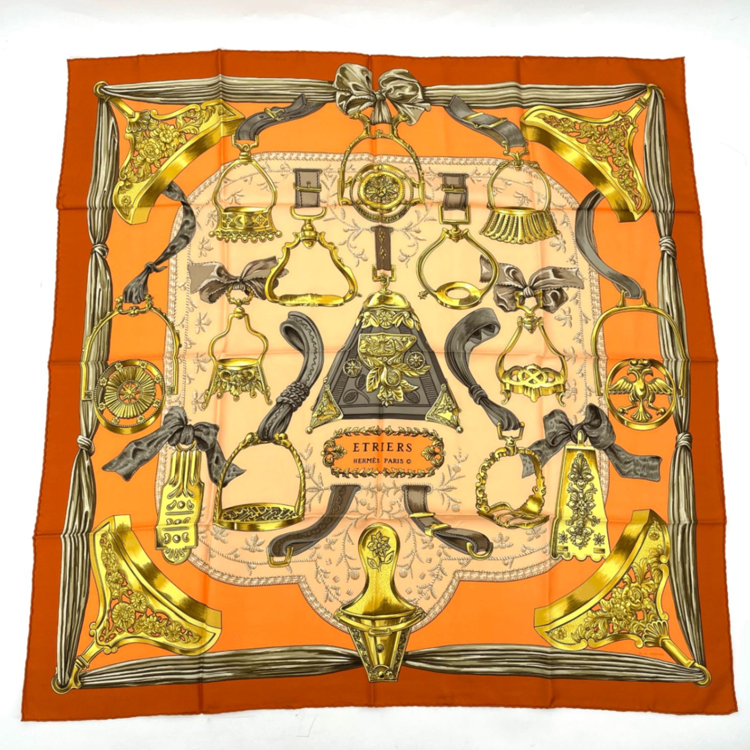 美品 HERMES エルメス カレ90 ETRIERS 鐙柄 馬具柄 スカーフ シルク 