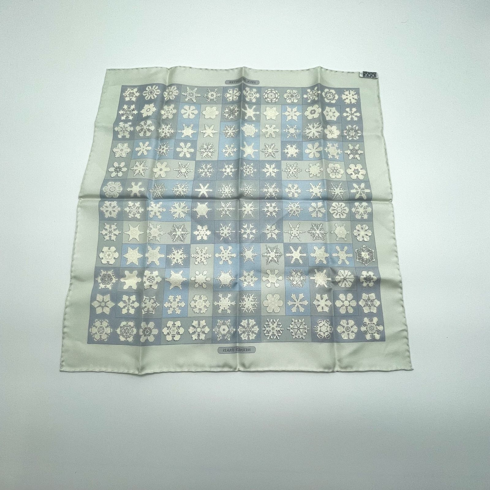 HERMES エルメス プチカレ 雪の火　スカーフ 美品】HERMES エルメス プチカレ FEUX DE L'HIVER (雪の火