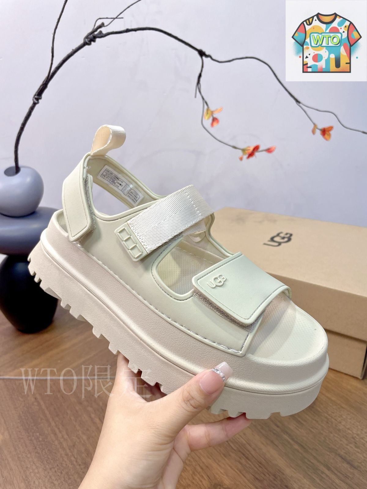 UGG 厚底スタイルアップ マジックテープ サンダル ブラック 36 UGG マジックテープ 厚底サンダル01-ZP49 - メルカリ