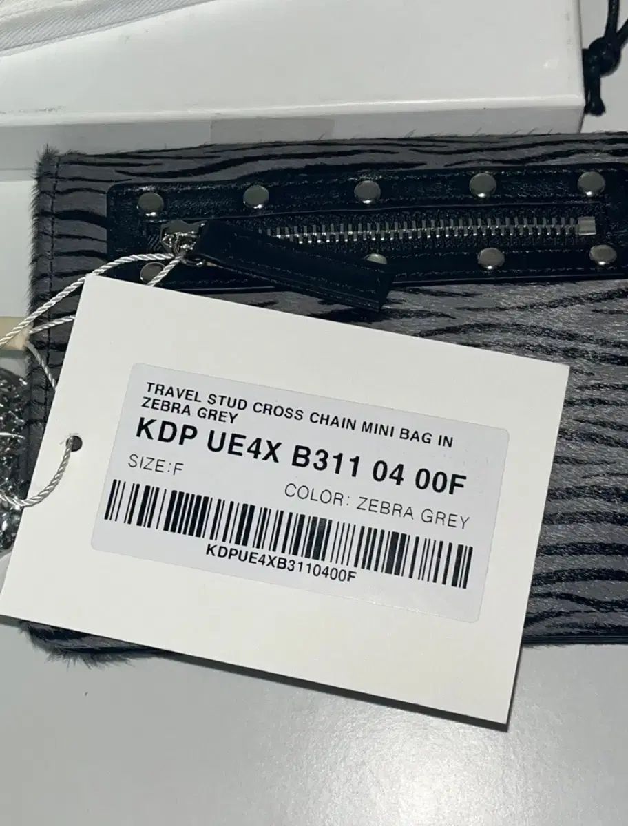 スタッド クロス