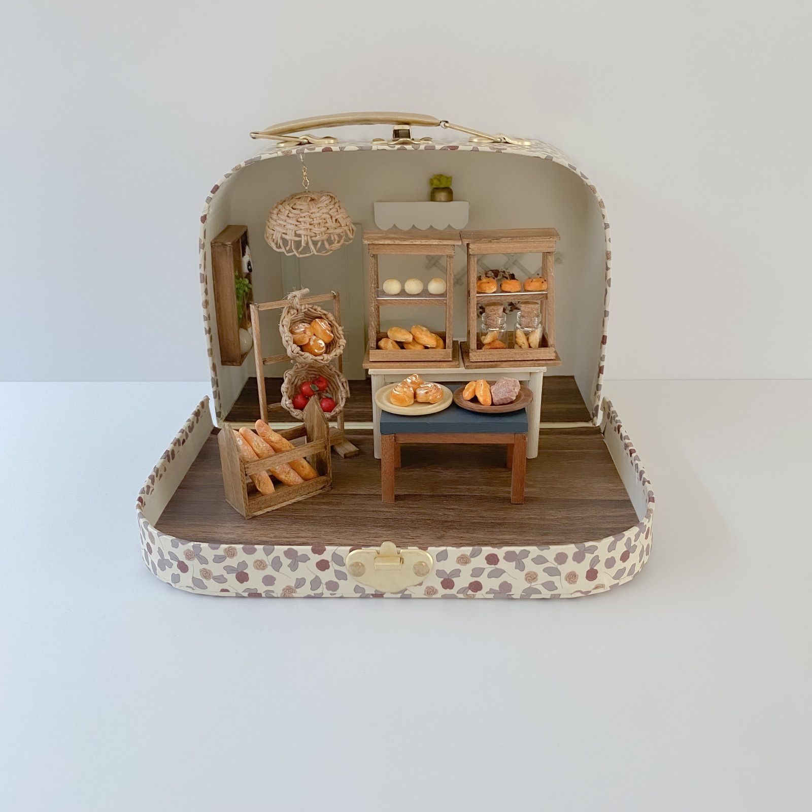 Petite Boulangerie トランクの中の小さなパン屋さん