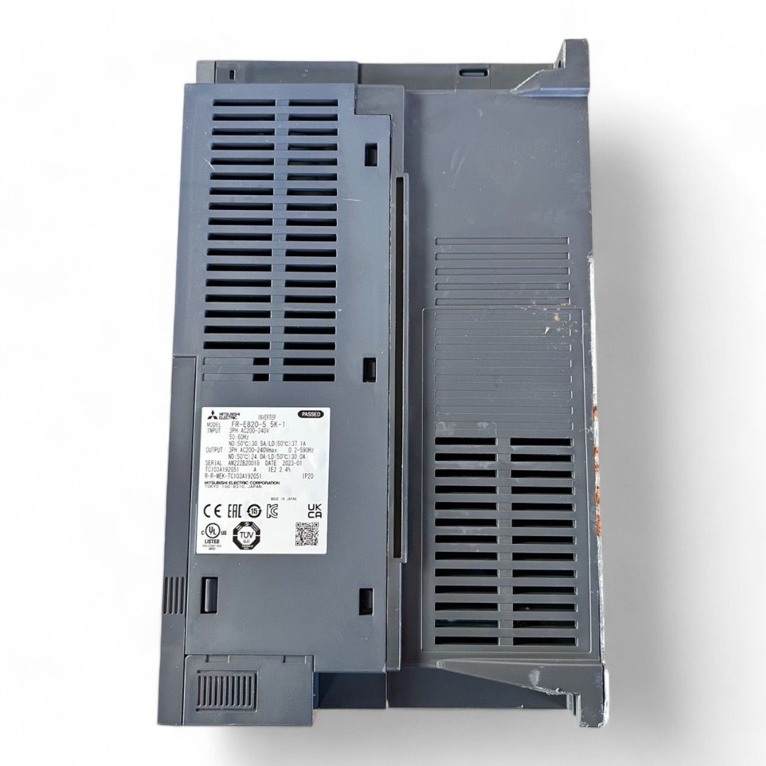 FR-E820-5.5K-1 インバータ FREQROL-E800シリーズ 三相200V 三菱