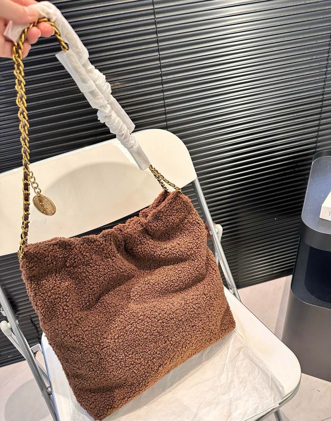 Chanelシャネルラムウールビンバッグ