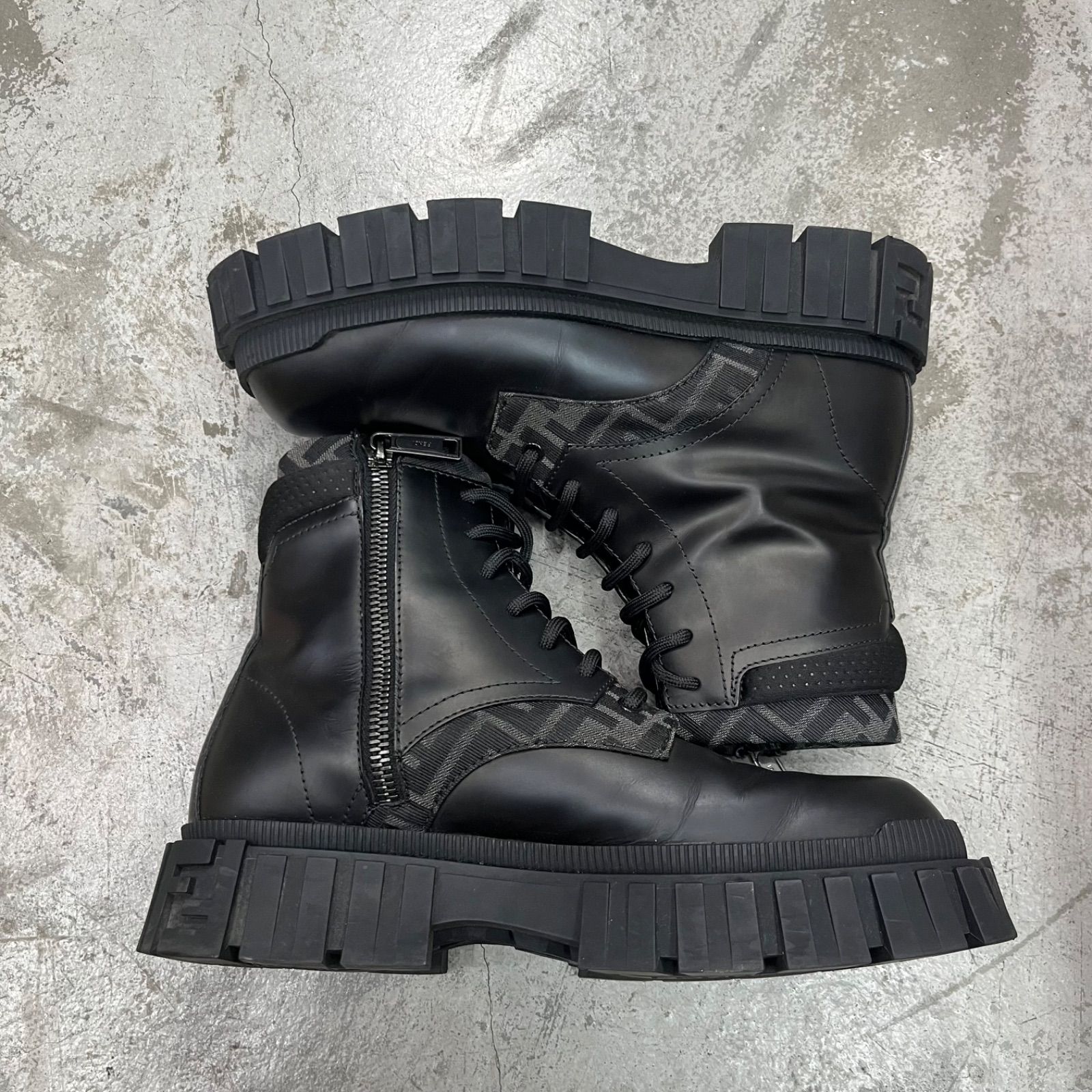 FENDI FFロゴ ズッカ柄 フォース レースアップ アンクル レザー ブーツ