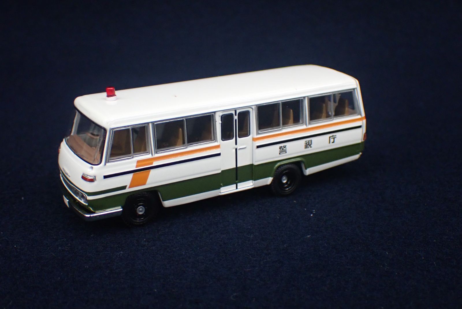 ミニカー16 ニッサン シビリアン 移動検問車 LV-N52b TOMICA