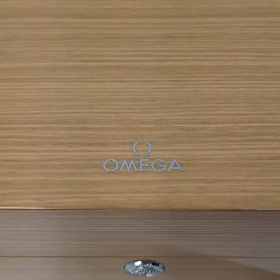 【新品未使用】 OMEGA オメガ ウッドケース 時計用 空箱 ベージュ 外箱有 オメガ 時計空箱(取説・カードケース付き) （ オメガ）の買取