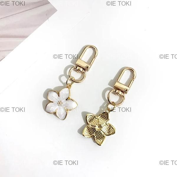 【送料込】Off-White_バッグアクセサリー＆チャーム さくら-女性用エナメルフラワーバッグチャーム キーホルダー