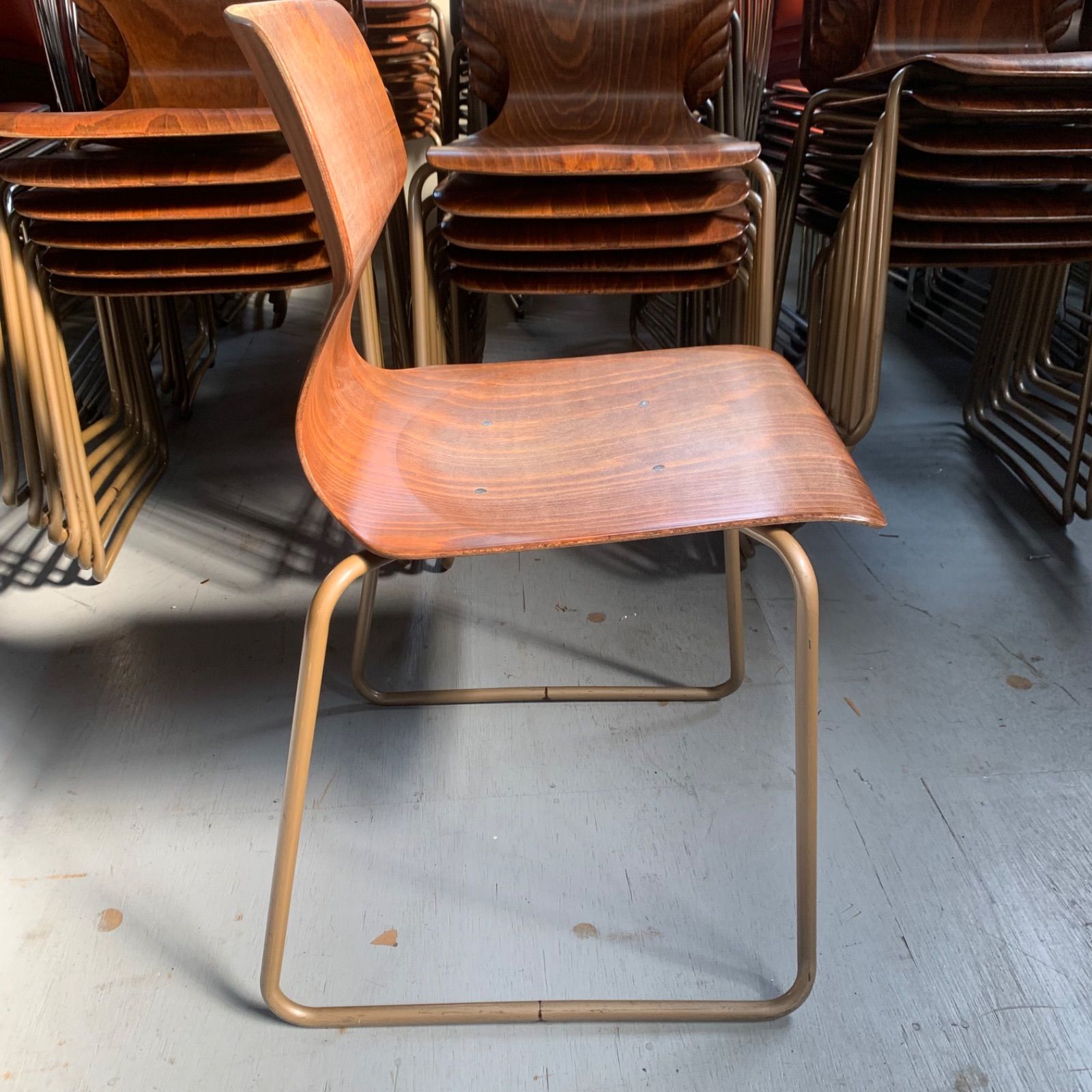 AICHI パグホルツ ダイニングチェア スタッキング 1脚 - メルカリ