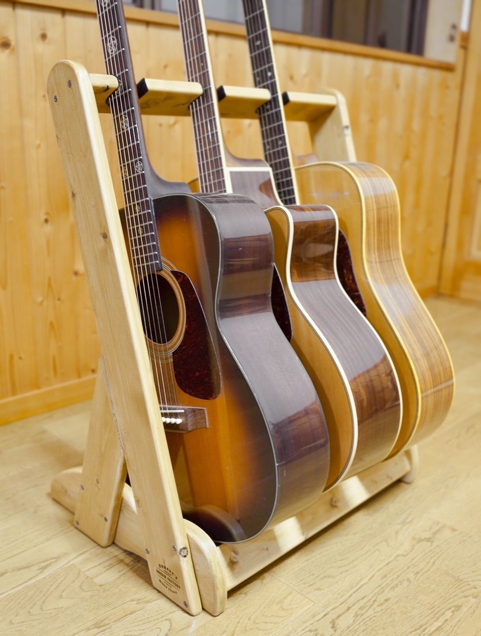 【24時間以内に発送】手作り木工　木製ギタースタンド （オーク） ３本掛け