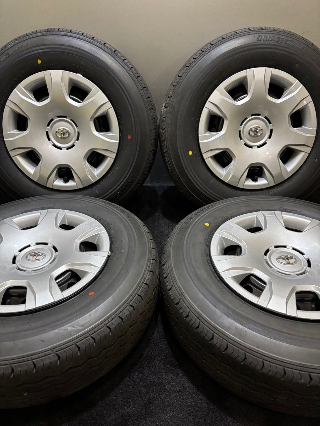 新車外し 195|80R15 107|105S LT BRIDGESTONE|RD613 25年 トヨタ 200系 ハイエース 純正スチール 15インチ 6J 35 139.7 6H 夏タイヤ 4本 南3-I988