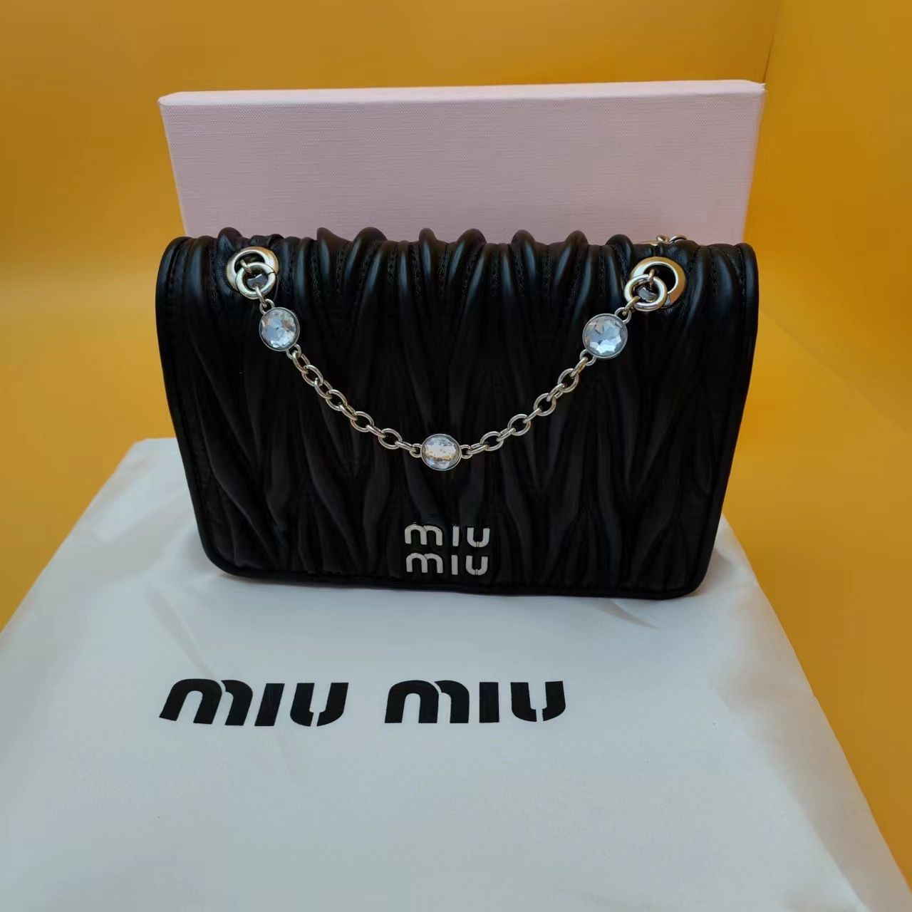 miumiu マトラッセ　クリスタルチェーン　ショルダーバッグ