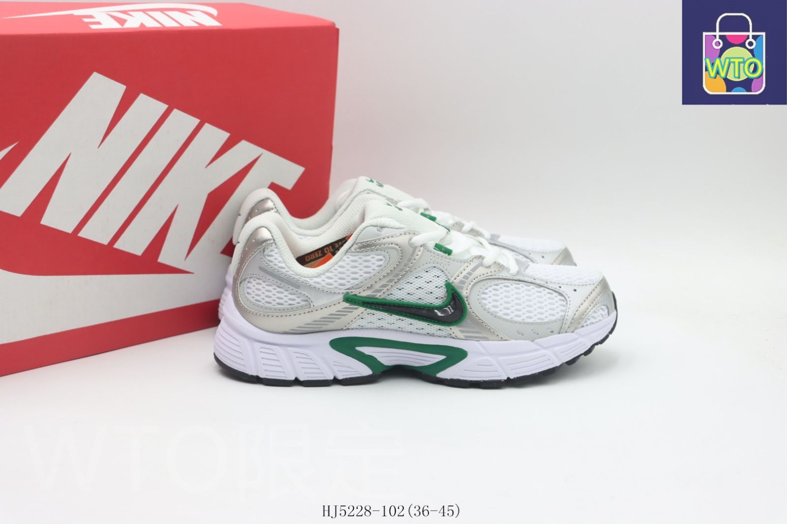 Nike ランニングシューズ ホワイト/グリーン/レッド 今日特価】Nike ナイキ ランニングシューズ HJ5228-102 ホワイト