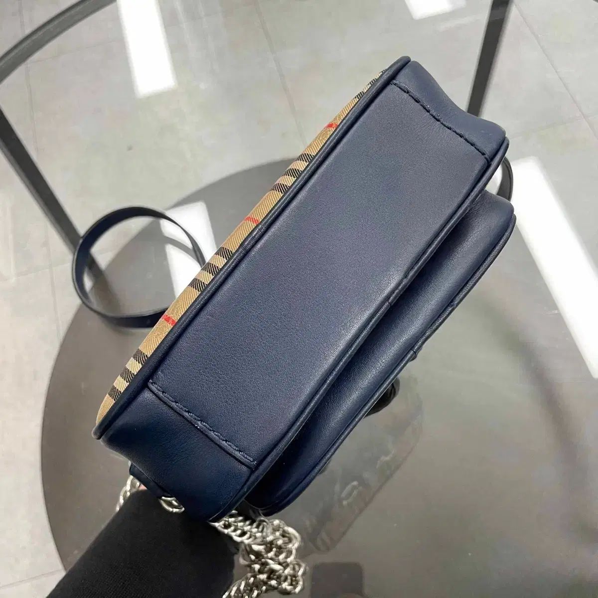 正規品　バーバリー　Burberry　1983チェックリンクカメラバッグ OS } Burberry(バーバリー) 1983 チェーン リンク カメラ バッグ This