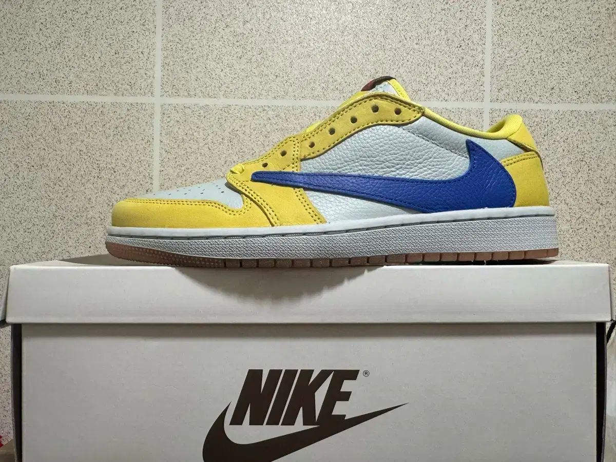 NIKE ナイキ トラヴィス SCOTT スコット カナリア 270