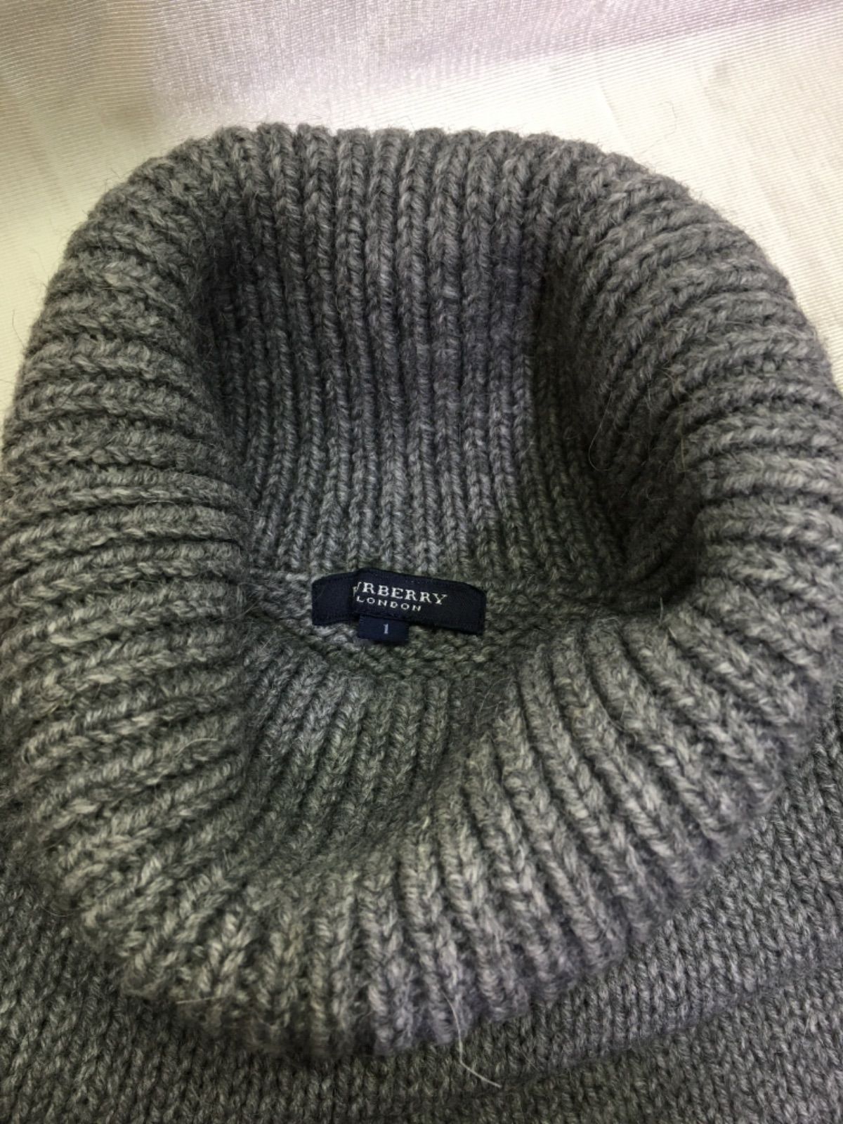 BURBERRY タートルネック ニットポンチョ FB382 グレー - メルカリ