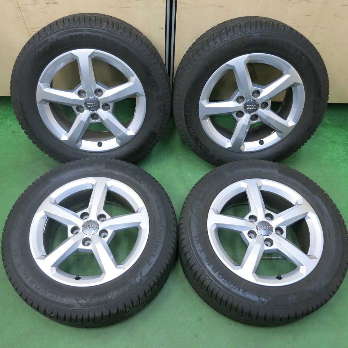 [送料無料] バリ溝！キレイ！9分アウディ Q2 純正 215/60R16 スタッドレス コンチネンタル バイキング コンタクト7 16インチ PCD112/5H4102508SYス