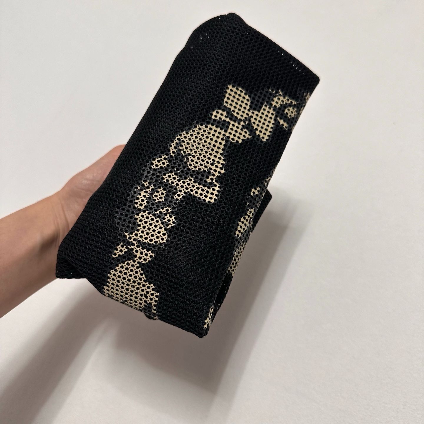 TANK 花輪模様のメッシュ透けベスト