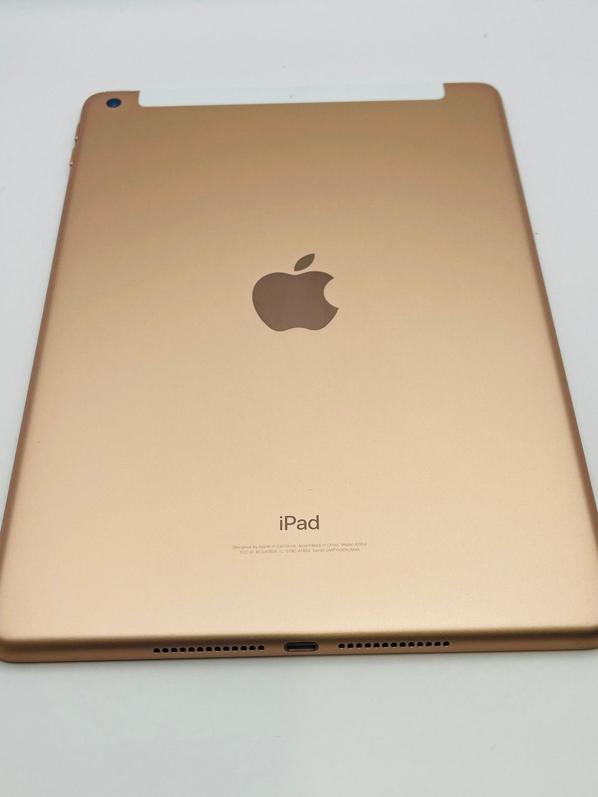 iPad(第六世代)ゴールド 128GB MRM22J/A iPad(第六世代)ゴールド 128GB MRM22J/A