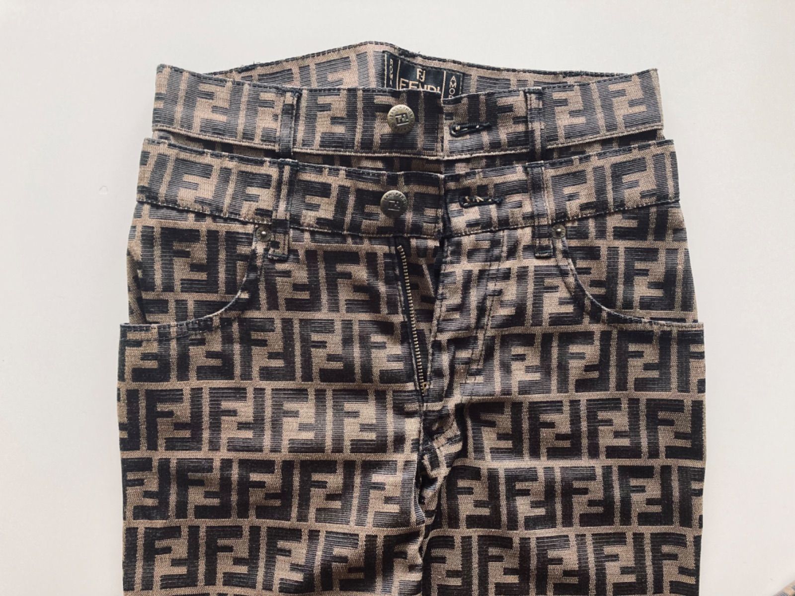 ◇新品をお探しの方に◇ FENDI 人気のズッカ柄 パンツ 新品
