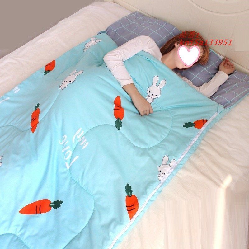 寝袋 シュラフ封筒型 軽量 保温 スリーピングバッグ アウトドア コンパクト 車中泊 春夏秋冬 収納パック付き 避難用 防災用 登山 キャンプ 丸洗い kni5a133951