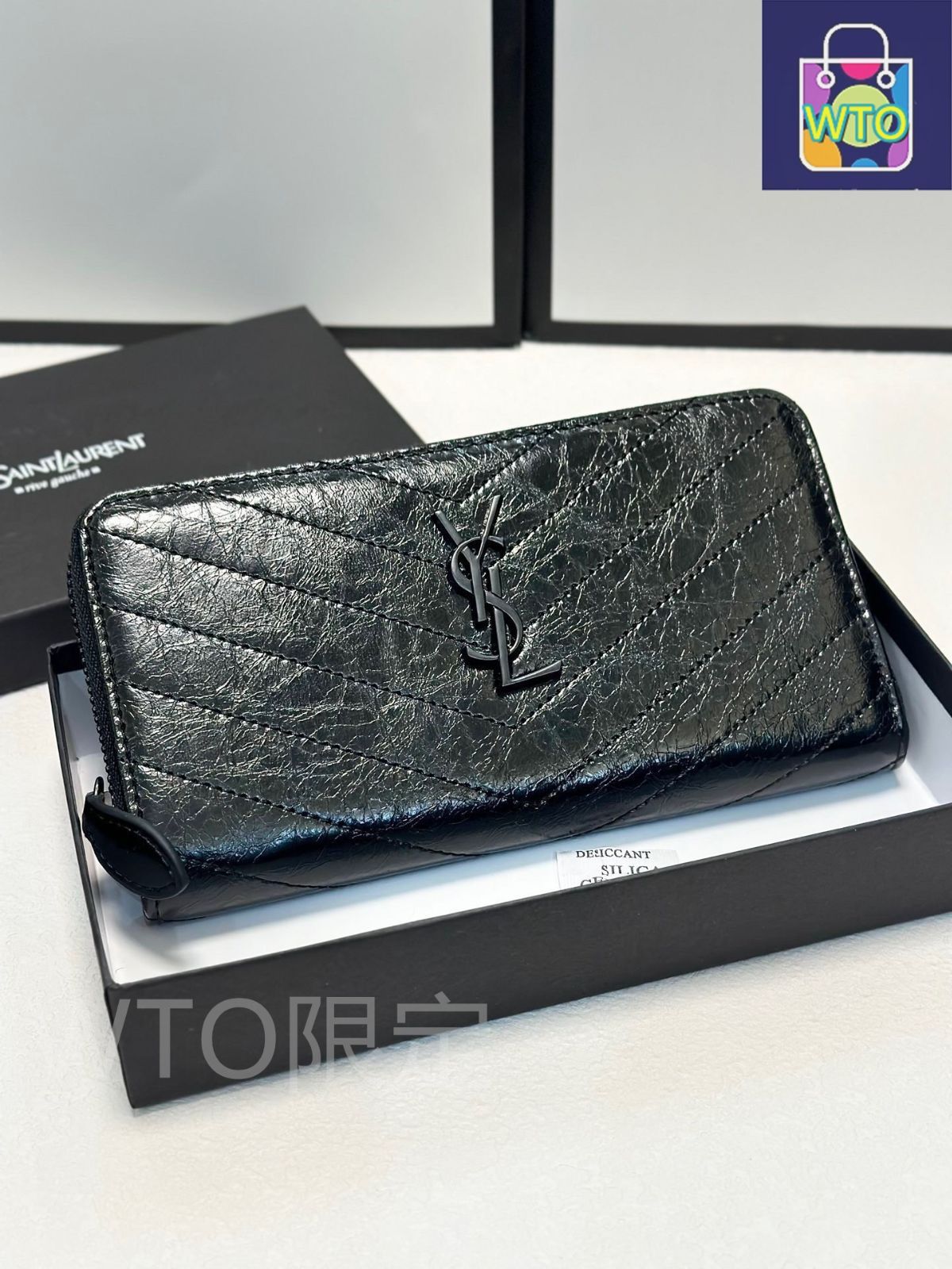 Saint Laurent 818799AAEHY2038 関税送料込 Saint Laurent】シティ ボディバッグ スムースレザー/ナイロン