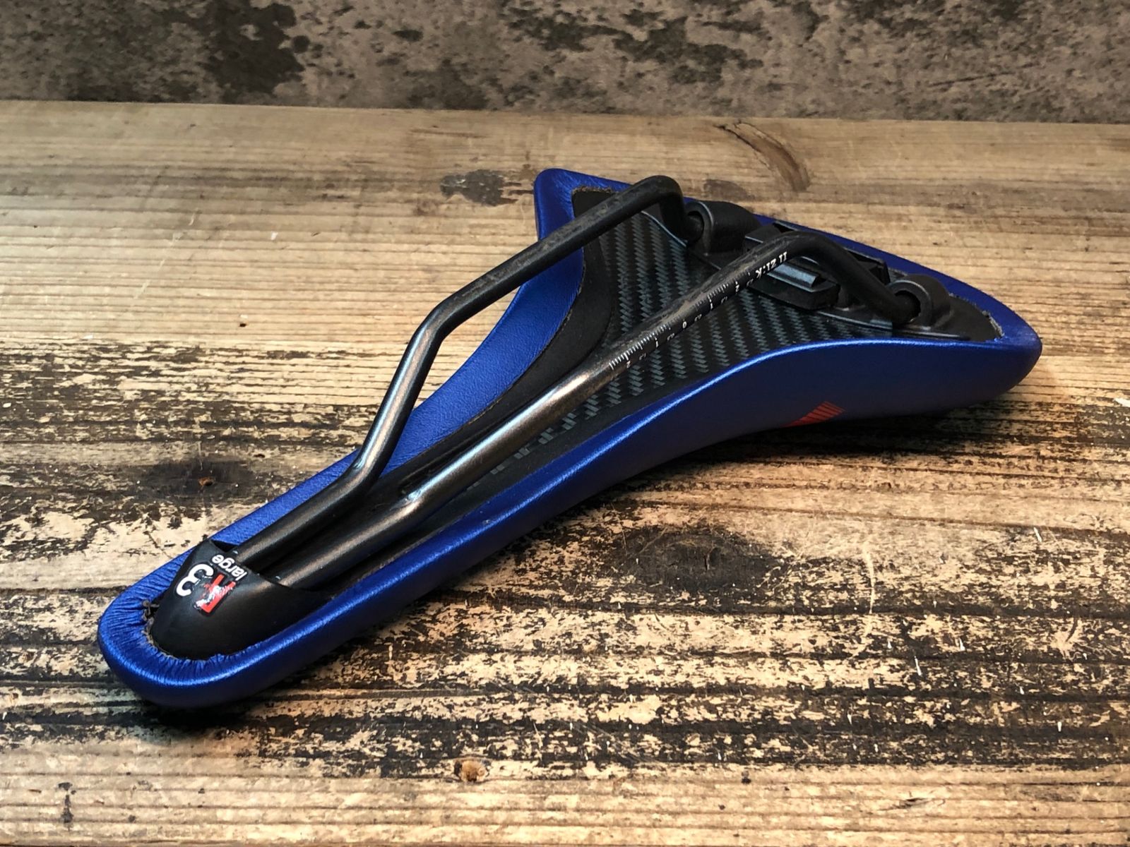 フィジーク・アンタレス R３　サドル　ラージサイズ 美品 フィジーク アンタレス r3の通販